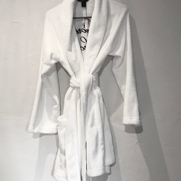 Victoria Secret White Plush Short Robe - Picture 4 of 5